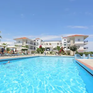 Otel Hilltop ***